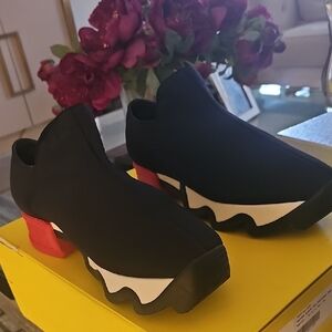 Stylish iRi WES I Black Red Women's Low Top Sneaker